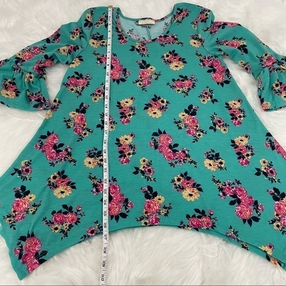 NWOT Bobbie & Brooks Bell Sleeve, Scoop Neck Tunic Floral Print, Size Medium - Picture 3 of 6